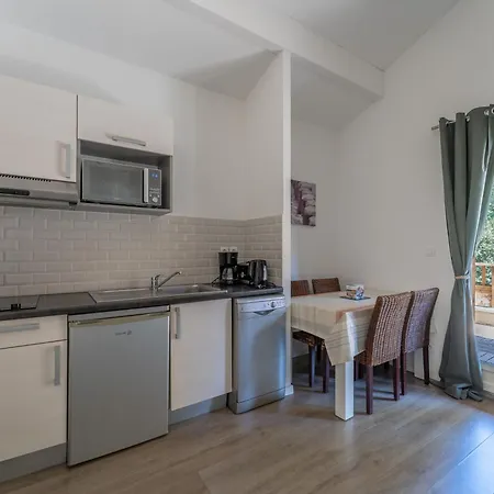 Aparthotel Vacanceole - Les Rives Du Lac 3*